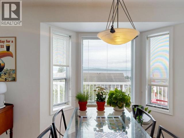 4041 Westview Ave, Powell River, BC