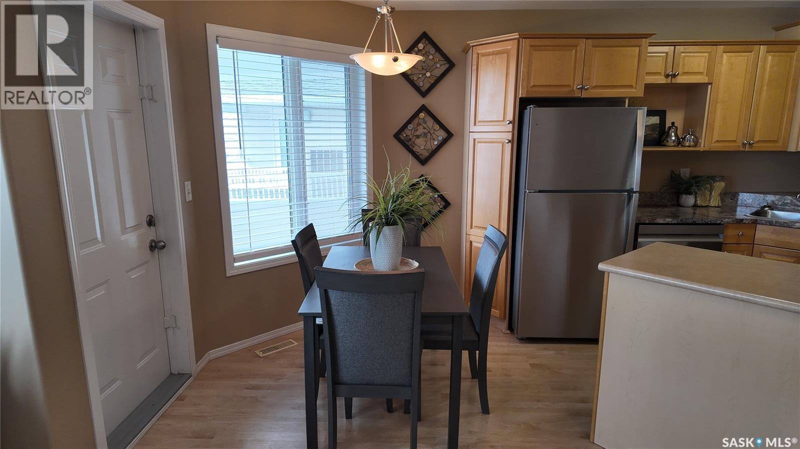 3241 Woodhams Drive E, Regina, SK - Indoor Photo Showing Kitchen