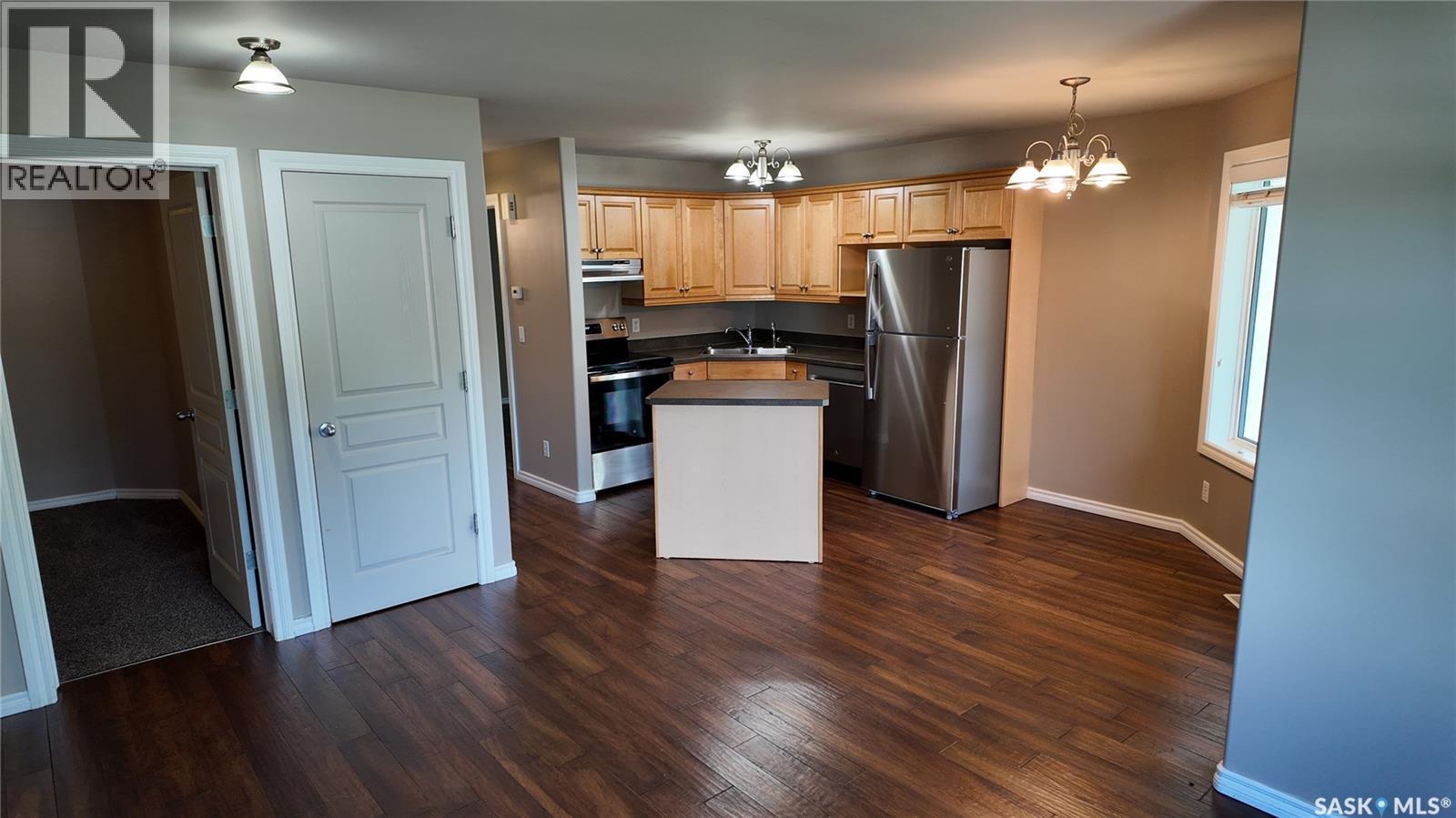 3241 Woodhams Drive E, Regina, SK - Indoor Photo Showing Kitchen