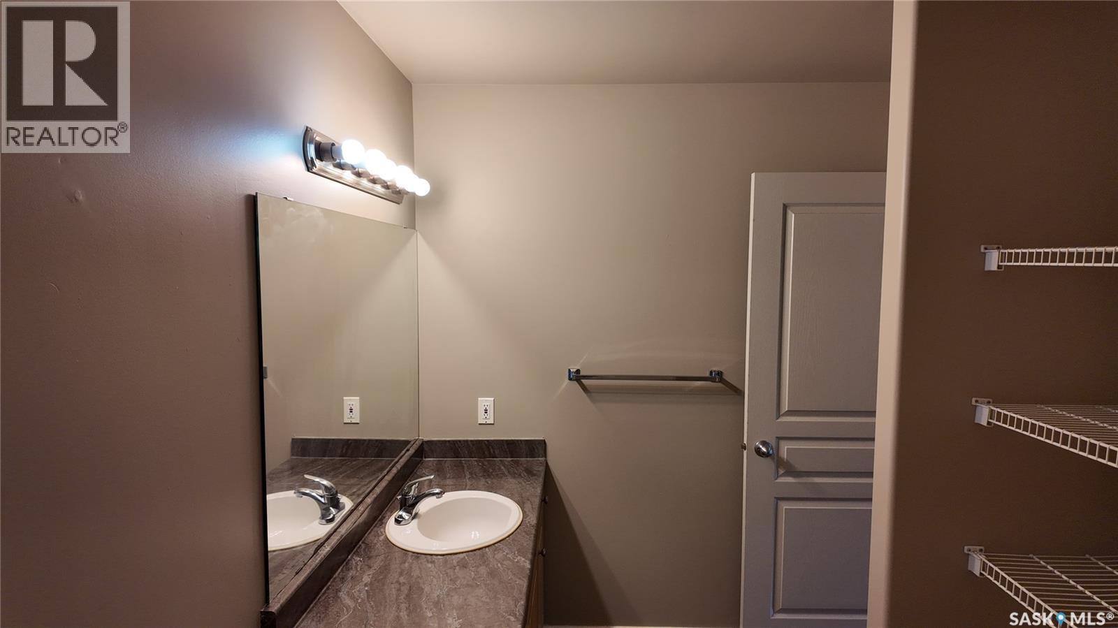 3241 Woodhams Drive E, Regina, SK - Indoor Photo Showing Bathroom