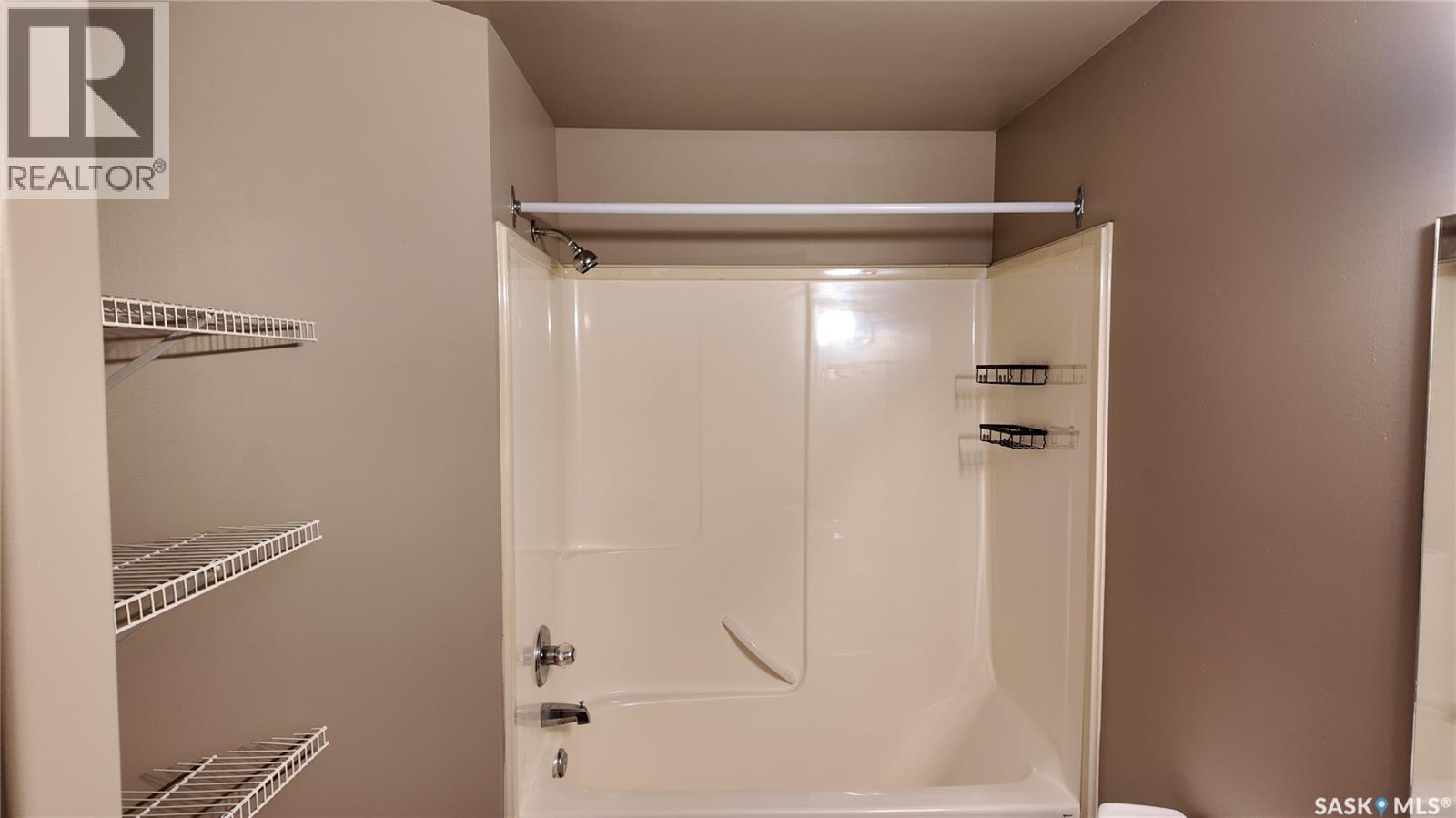 3241 Woodhams Drive E, Regina, SK - Indoor Photo Showing Bathroom