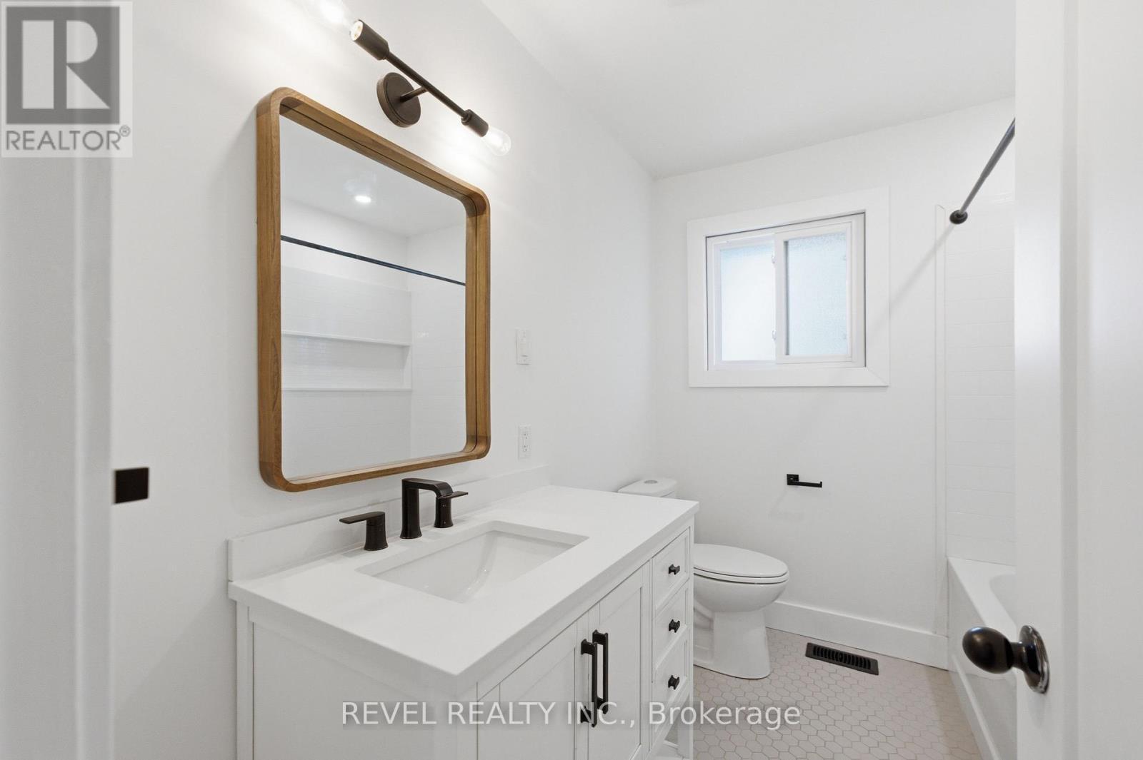 1141 Mohawk Road E, Hamilton, ON