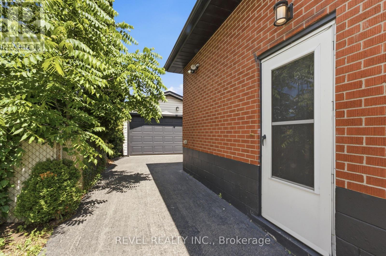1141 Mohawk Road E, Hamilton, ON