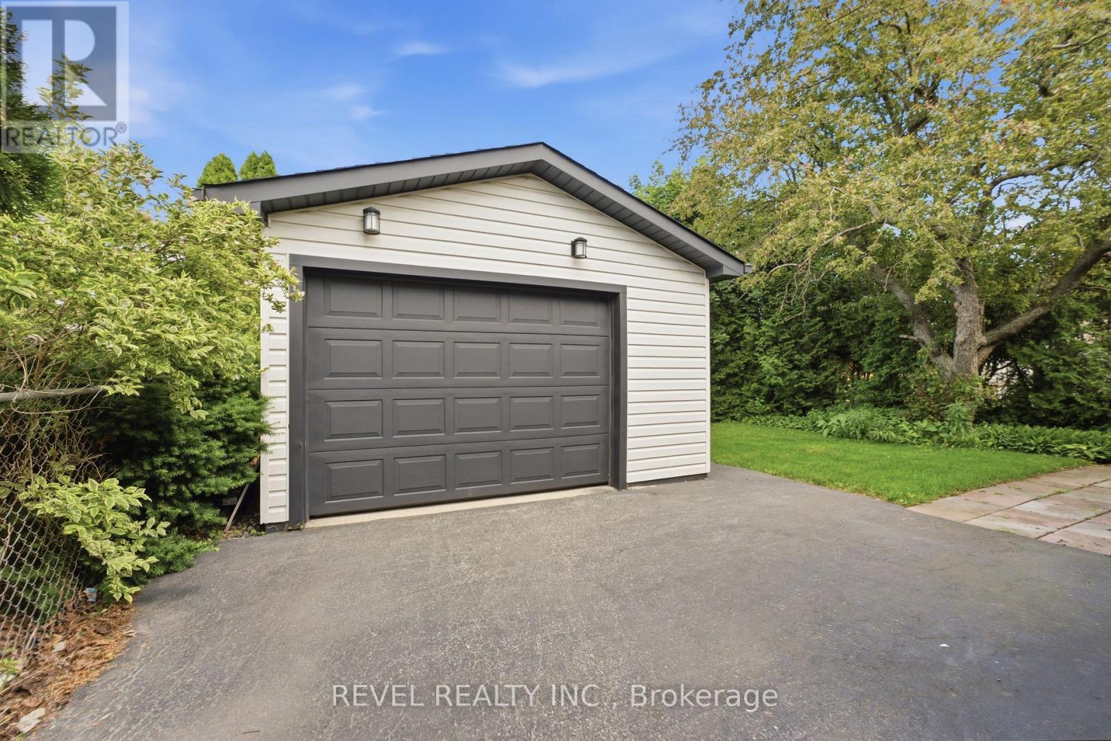 1141 Mohawk Road E, Hamilton, ON