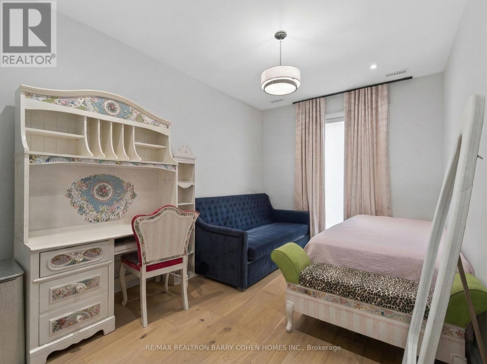 4 Forest Wood, Toronto, ON