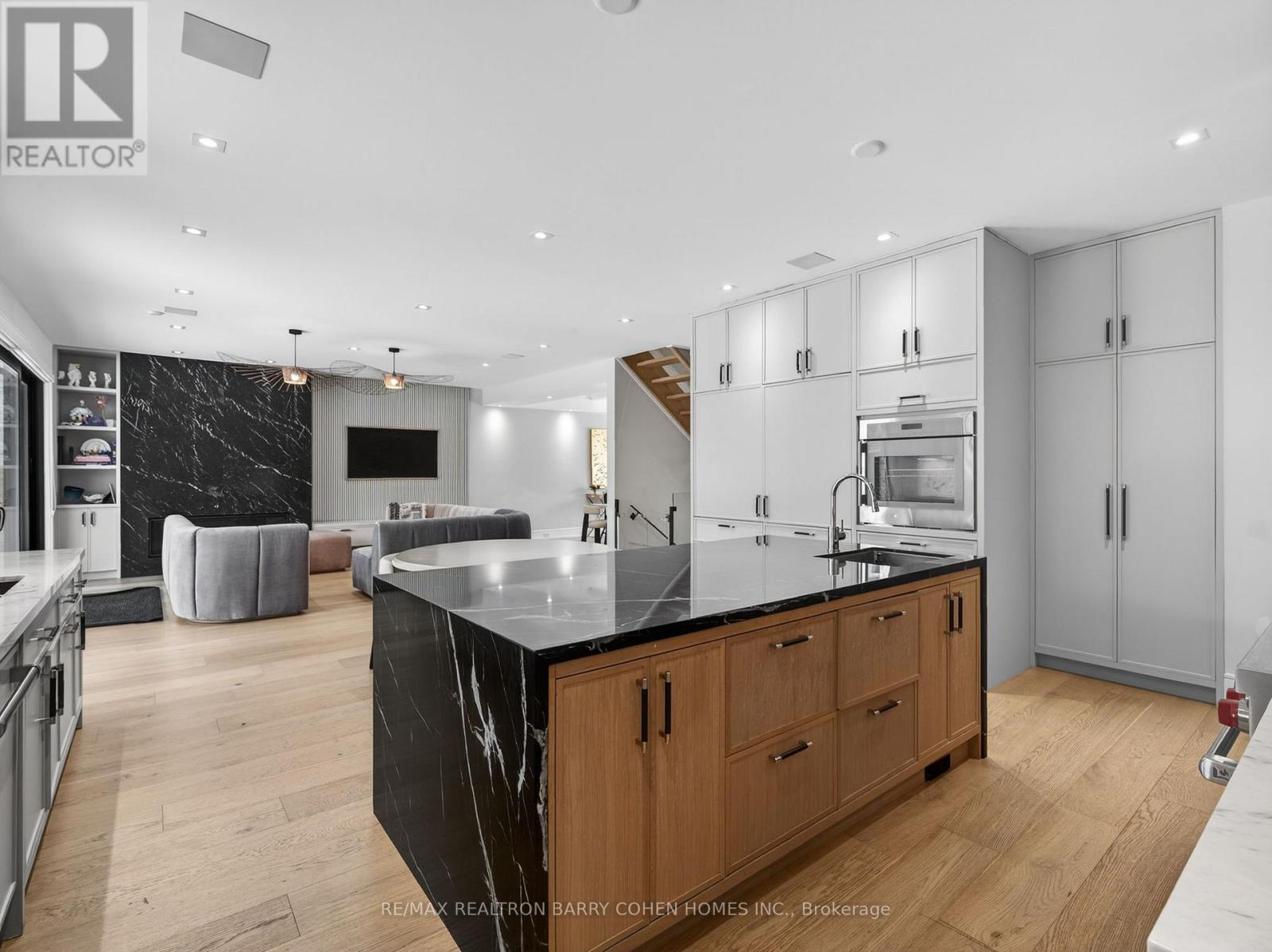 4 Forest Wood, Toronto, ON