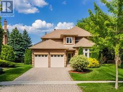 359 FAIRWAY GARDENS Newmarket, ON L3X 1B4