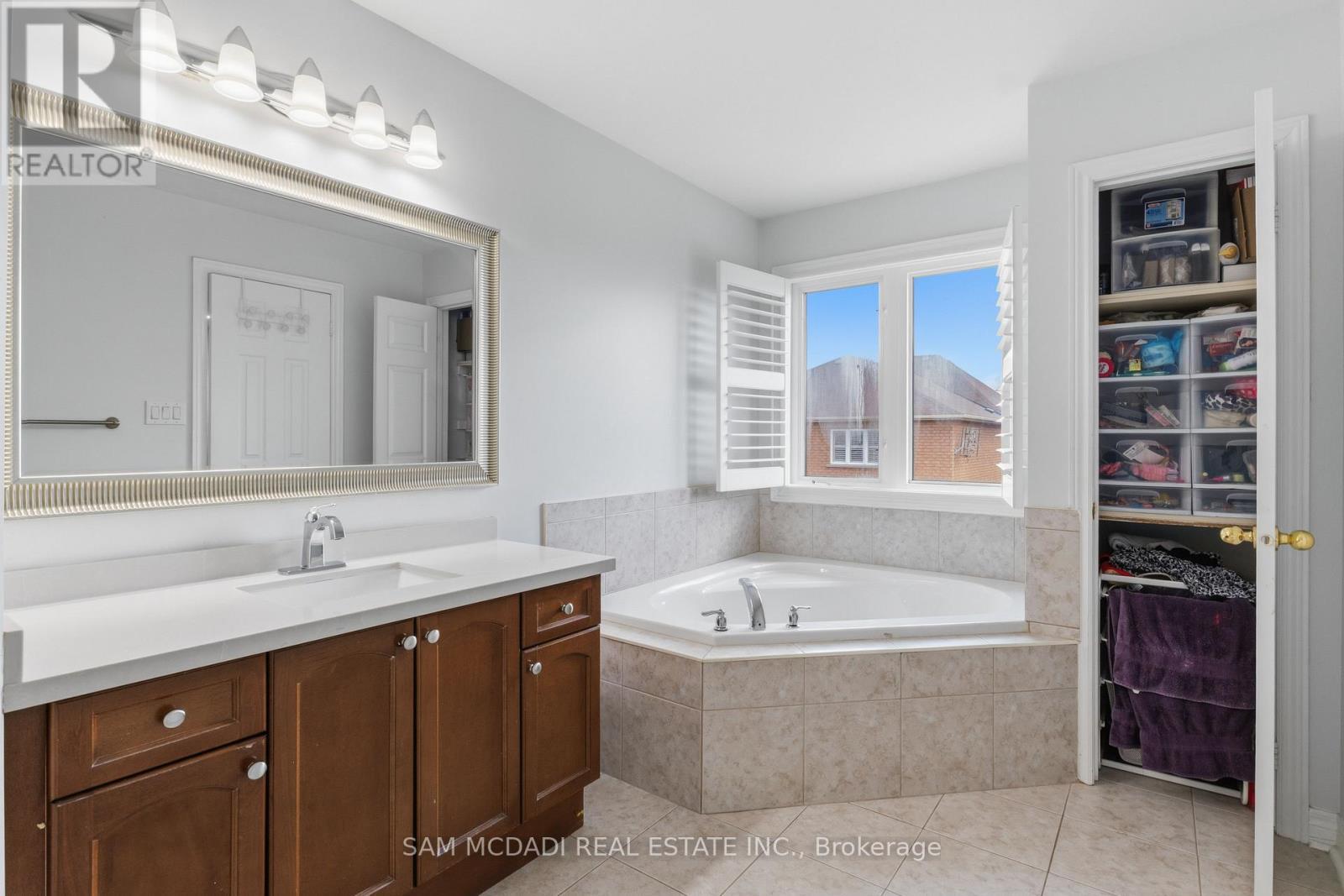 5604 Doctor Peddle Crescent, Mississauga, ON