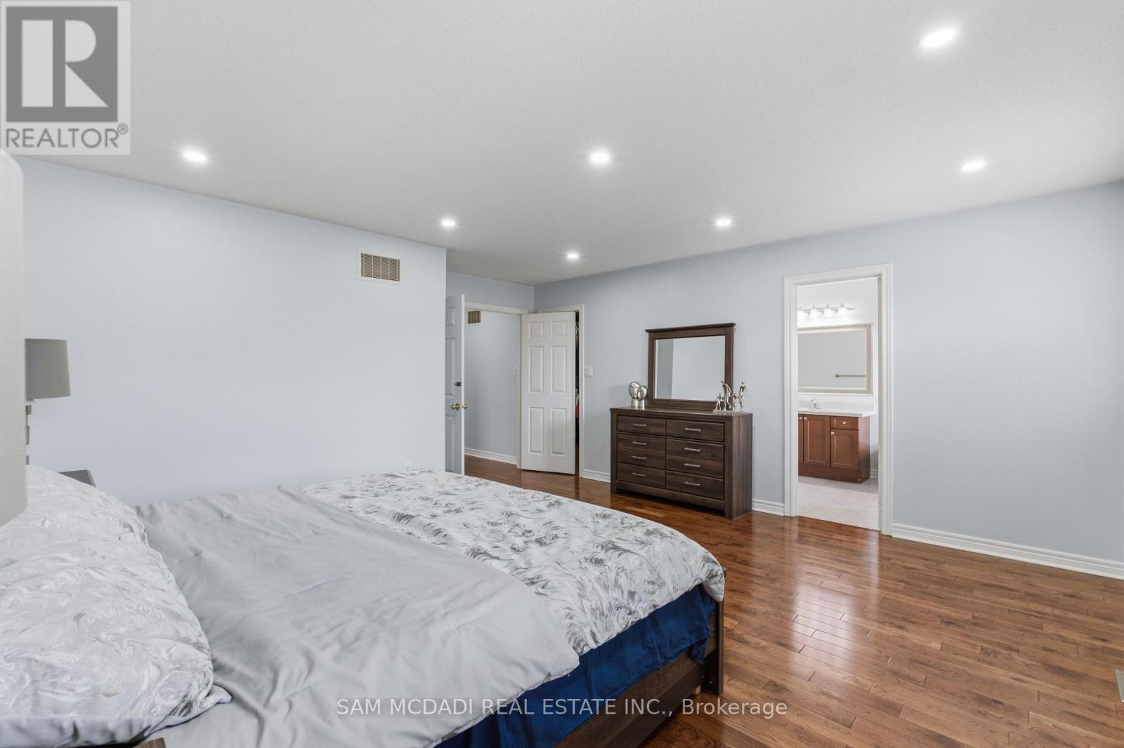 5604 Doctor Peddle Crescent, Mississauga, ON