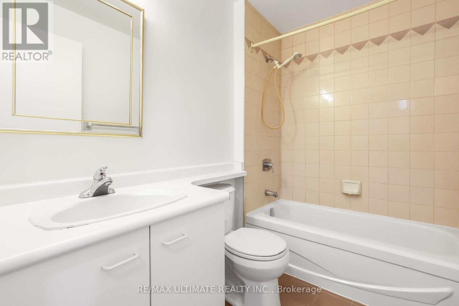 Ph06 - 955 O'Connor Drive, Toronto, ON