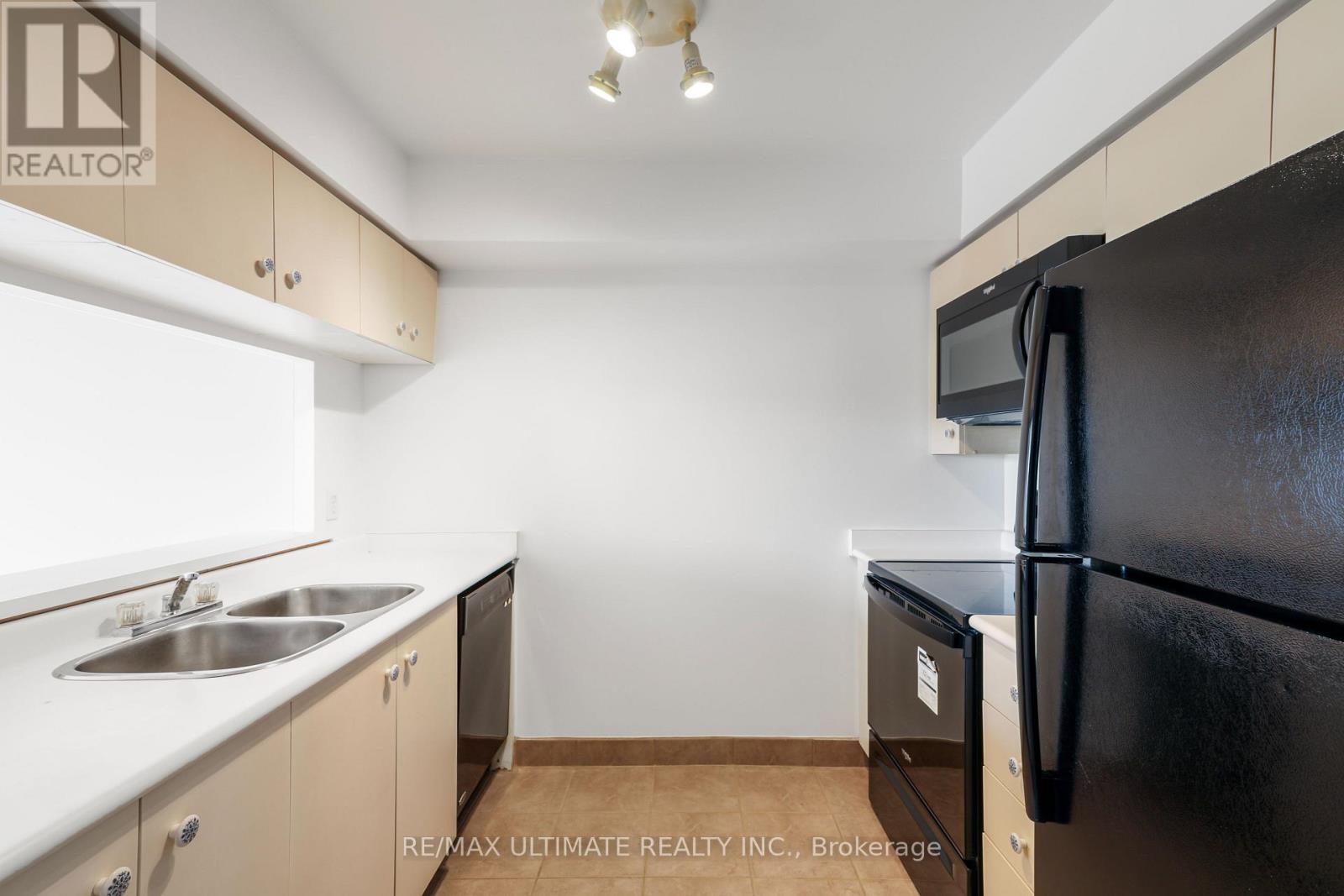 Ph06 - 955 O'Connor Drive, Toronto, ON
