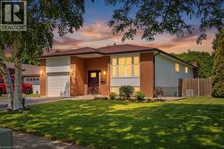 33 DEBORA Drive Grimsby, ON L3M 4J1