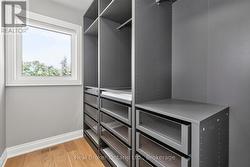 Walk-In Closet -