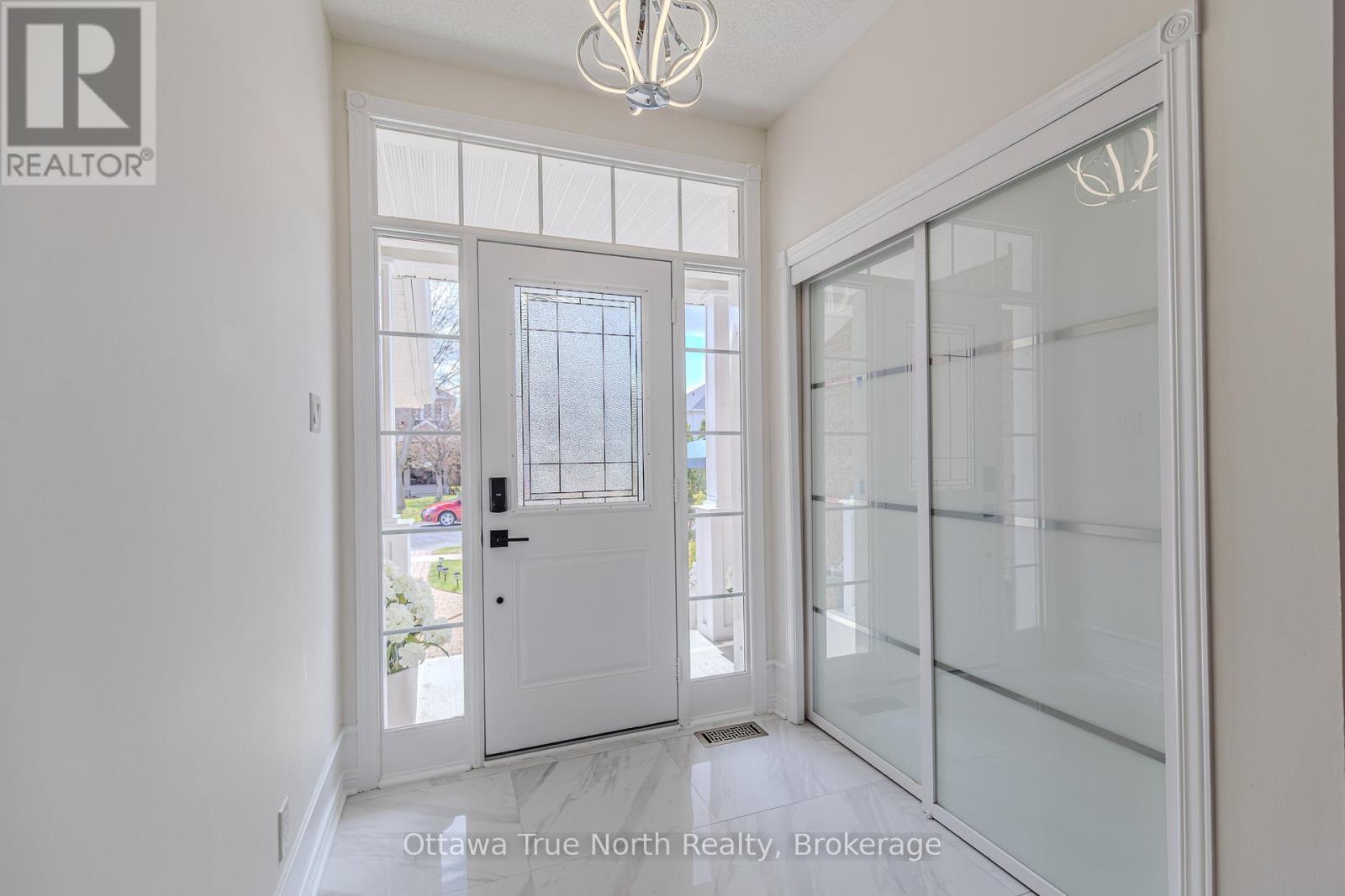 Welcome foyer! - 19 Black Tern Crescent, Ottawa, ON