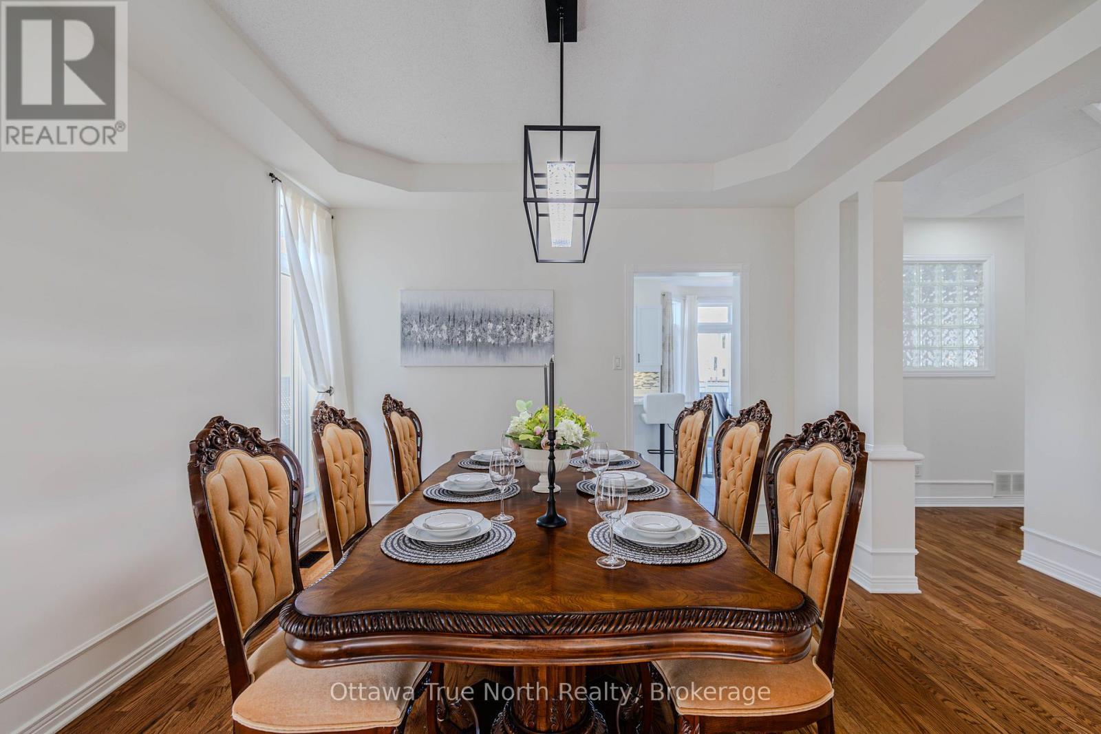Formal dinning room with elegant Tray ceilings - 19 Black Tern Crescent, Ottawa, ON