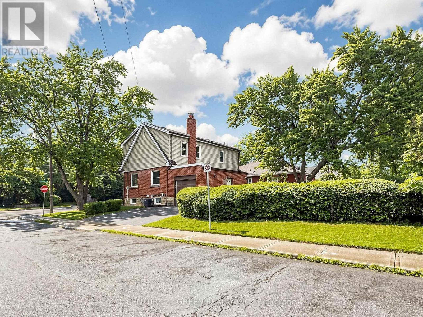 87 Fennell Avenue W, Hamilton, ON