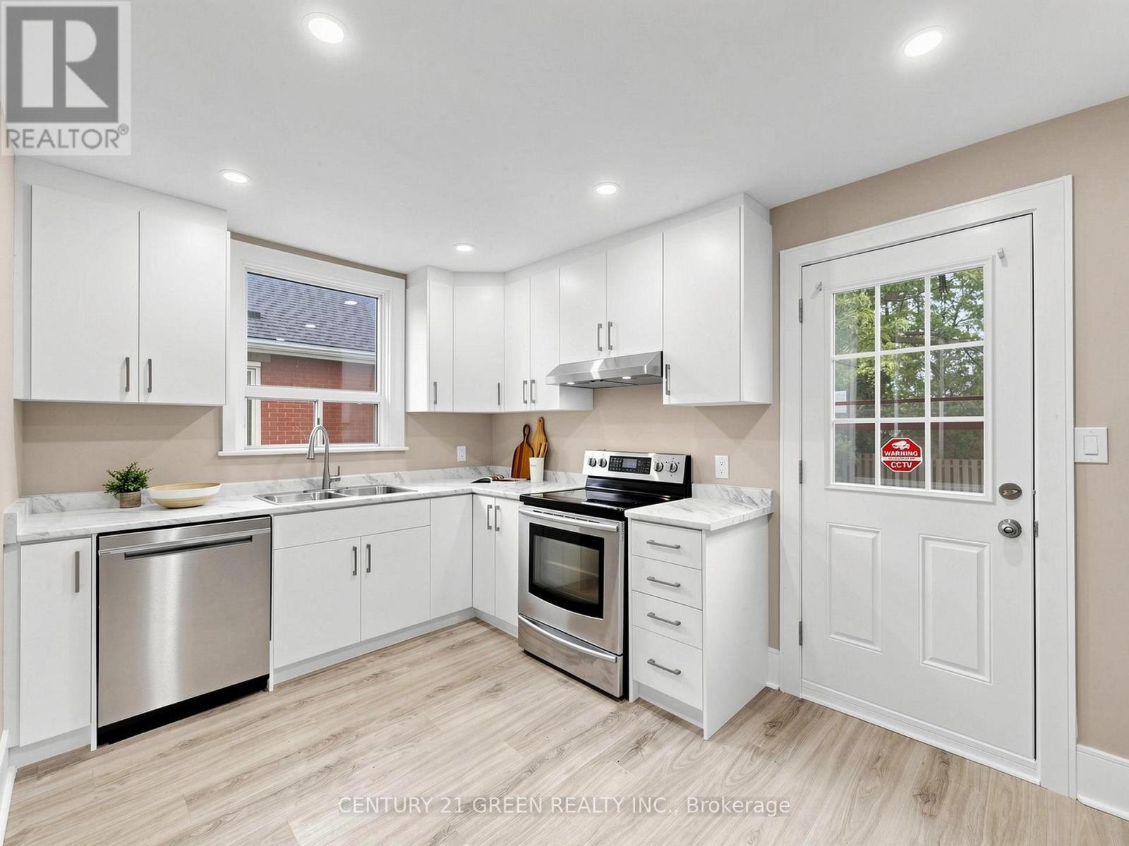 87 Fennell Avenue W, Hamilton, ON