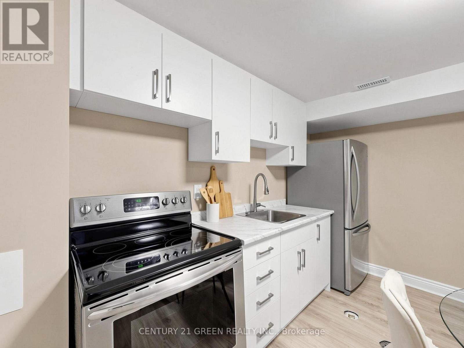 87 Fennell Avenue W, Hamilton, ON