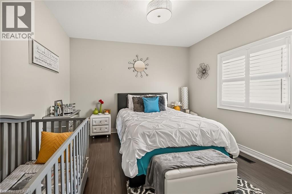 8165 Twenty Road E, Hamilton, ON - Indoor Photo Showing Bedroom