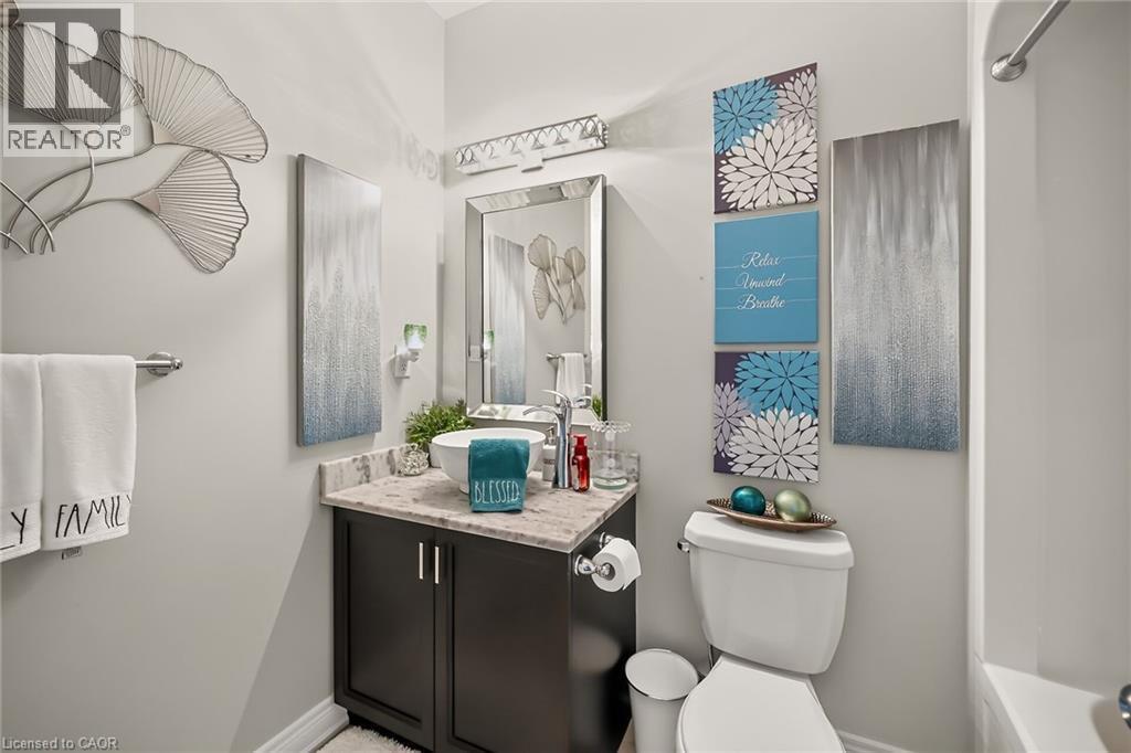 8165 Twenty Road E, Hamilton, ON - Indoor Photo Showing Bathroom