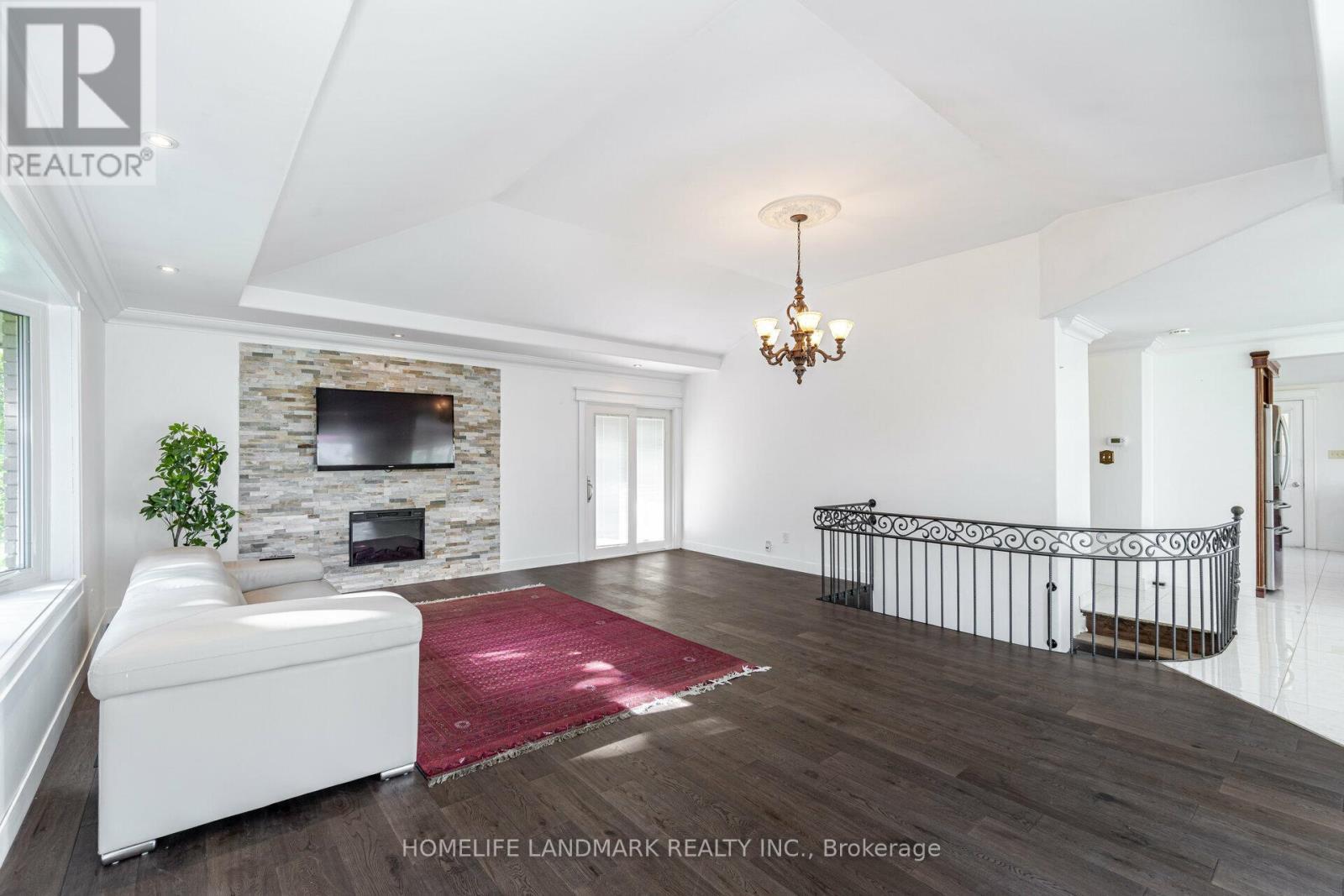 Living room - 4754 County Rd 90, Springwater, ON