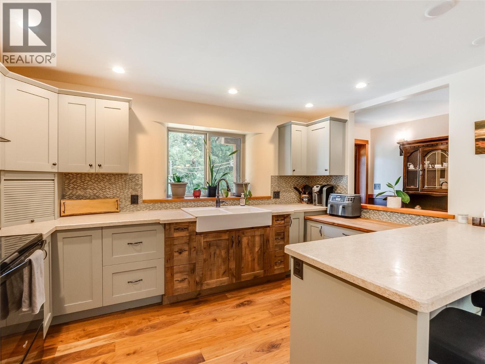 Kitchen #1 - 3781 Pass Creek Road, Crescent Valley, BC