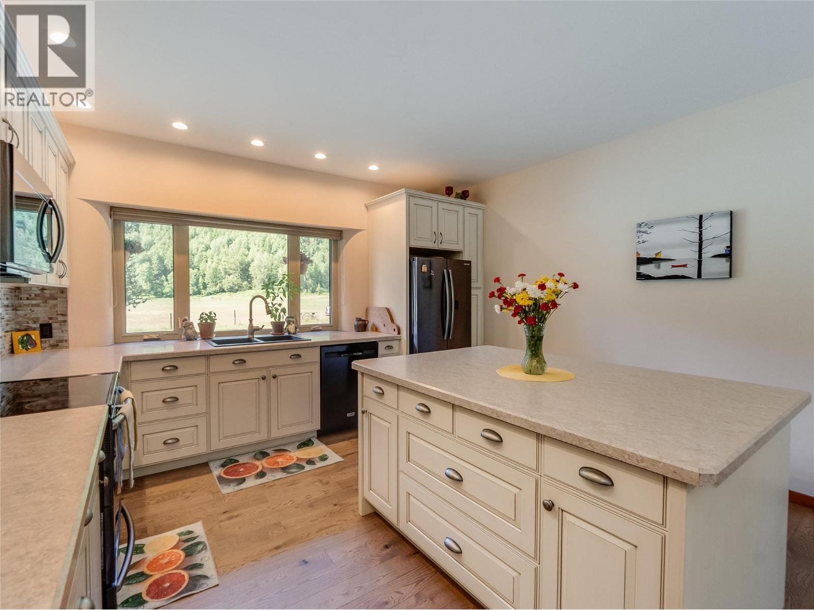 3781 Pass Creek Road, Crescent Valley, BC