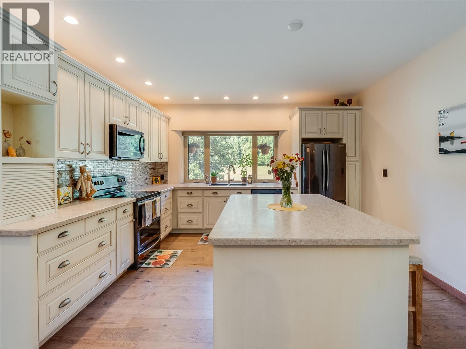 3781 Pass Creek Road, Crescent Valley, BC