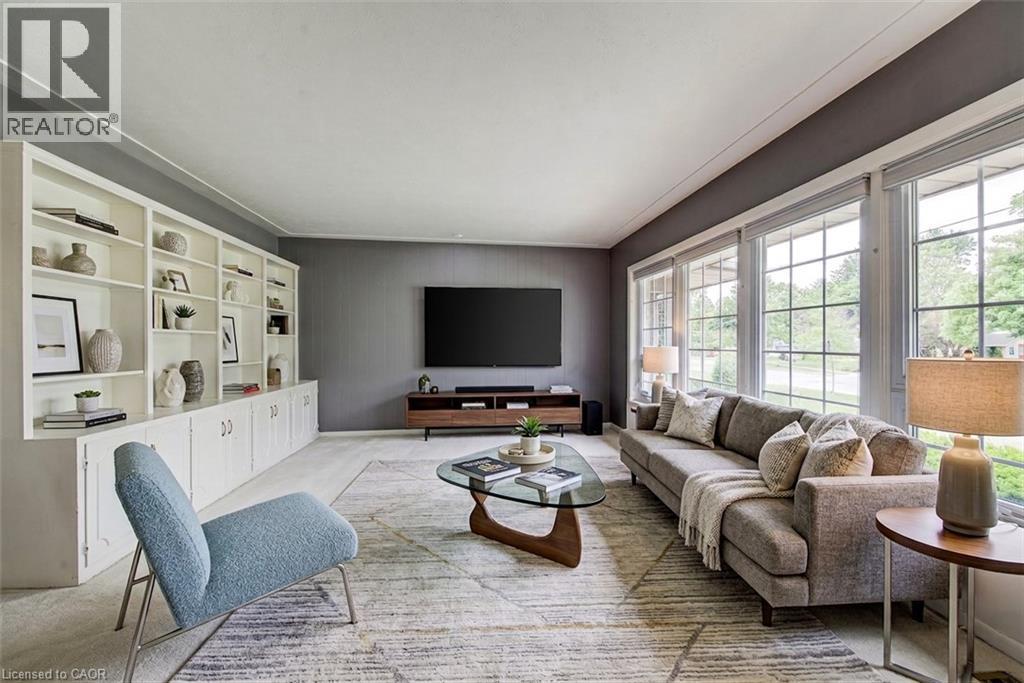 192 Warren Road, Kitchener, ON - Indoor Photo Showing Living Room