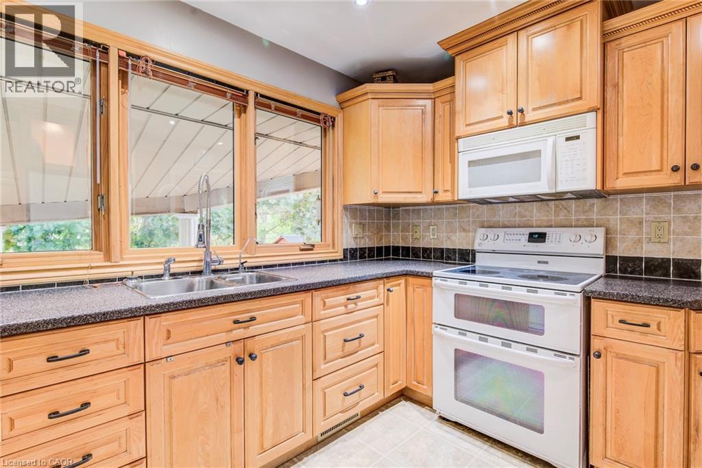 192 Warren Road, Kitchener, ON - Indoor Photo Showing Kitchen With Double Sink