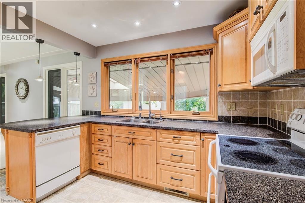 192 Warren Road, Kitchener, ON - Indoor Photo Showing Kitchen With Double Sink