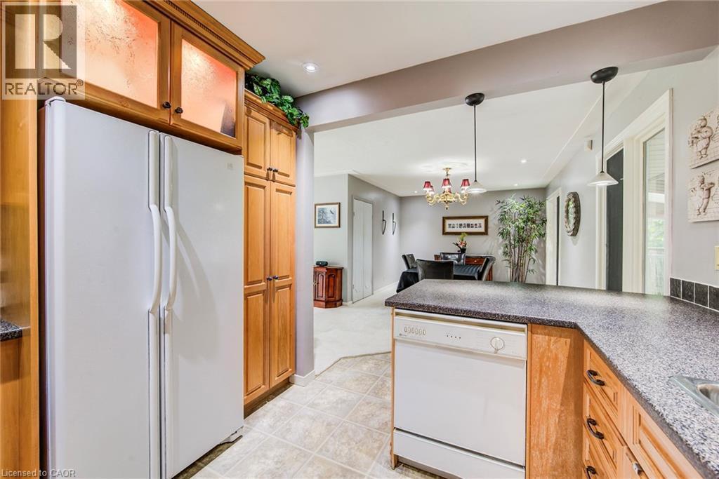 192 Warren Road, Kitchener, ON - Indoor Photo Showing Kitchen