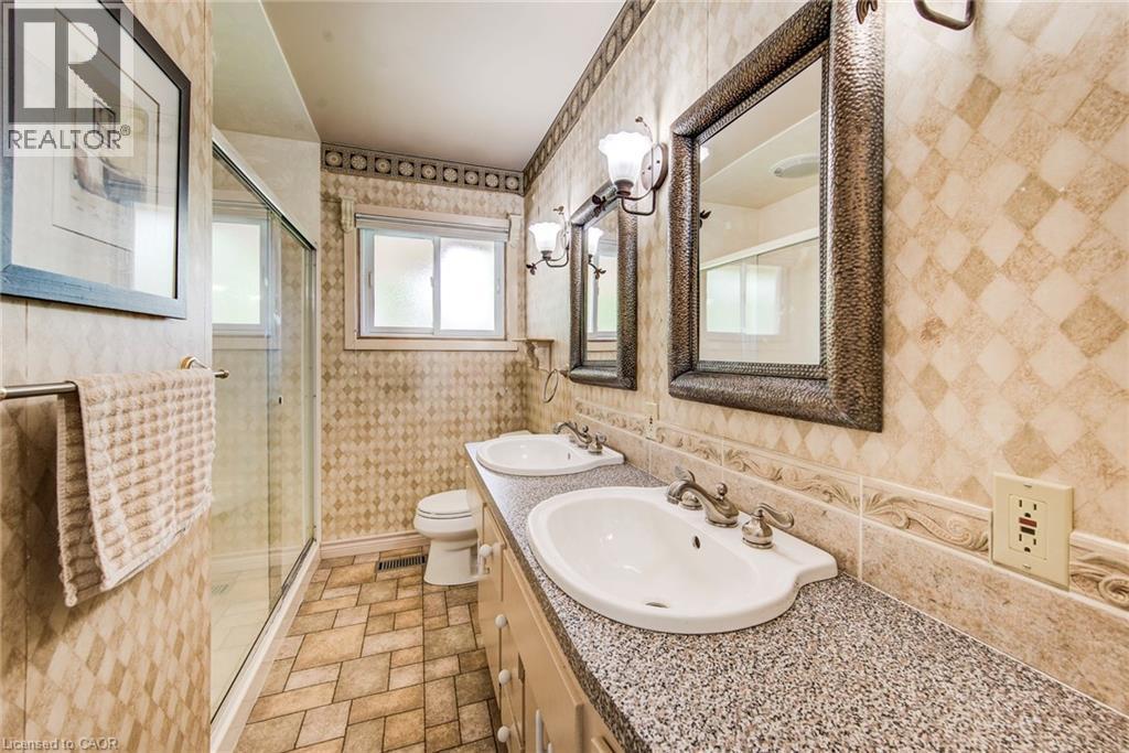 192 Warren Road, Kitchener, ON - Indoor Photo Showing Bathroom