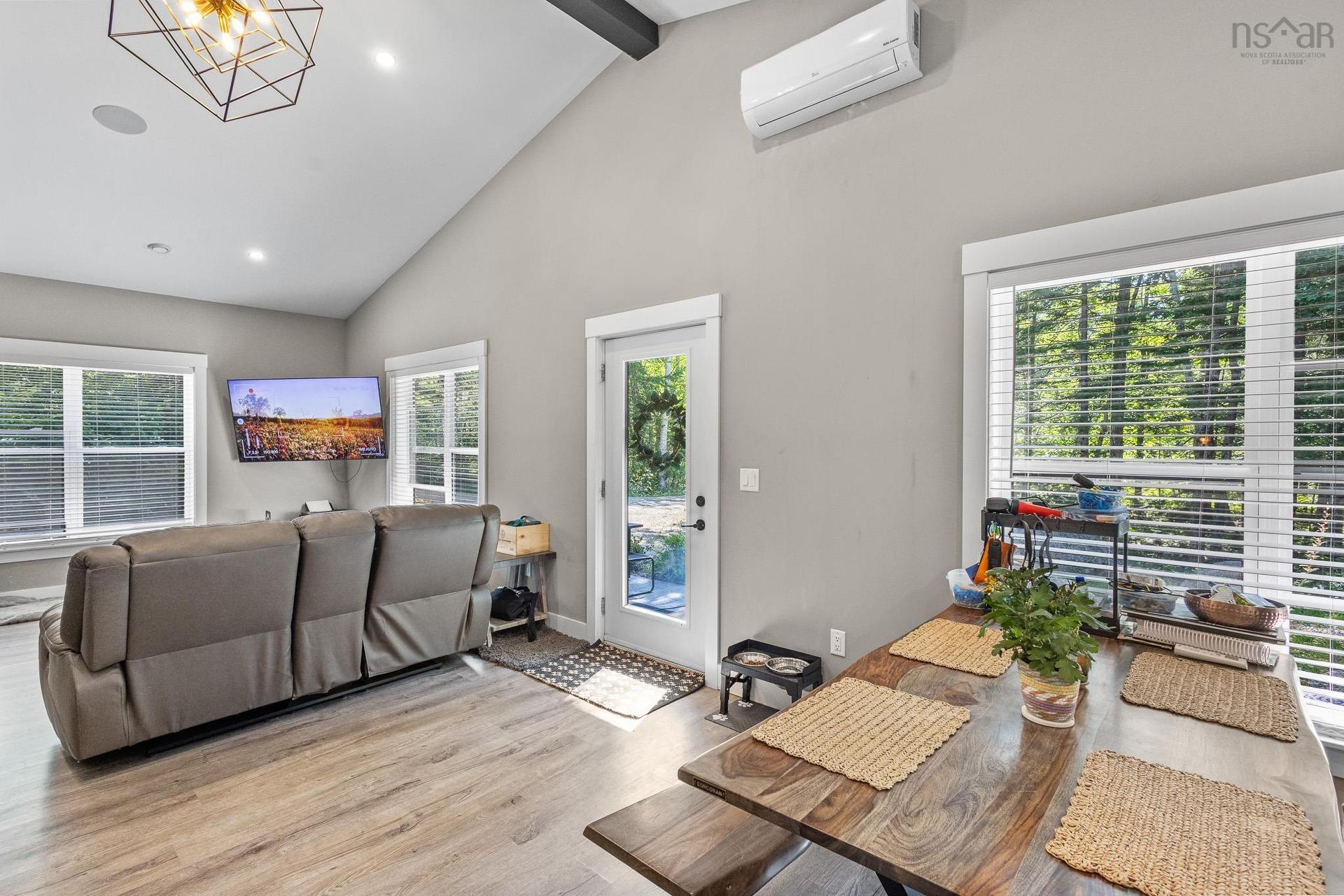 117 Canyon Point Road, Vaughan, NS - Indoor Photo Showing Living Room