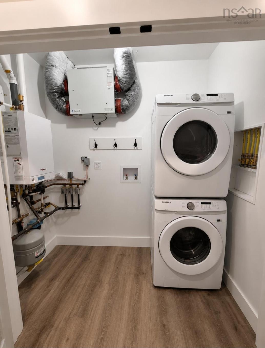 117 Canyon Point Road, Vaughan, NS - Indoor Photo Showing Laundry Room
