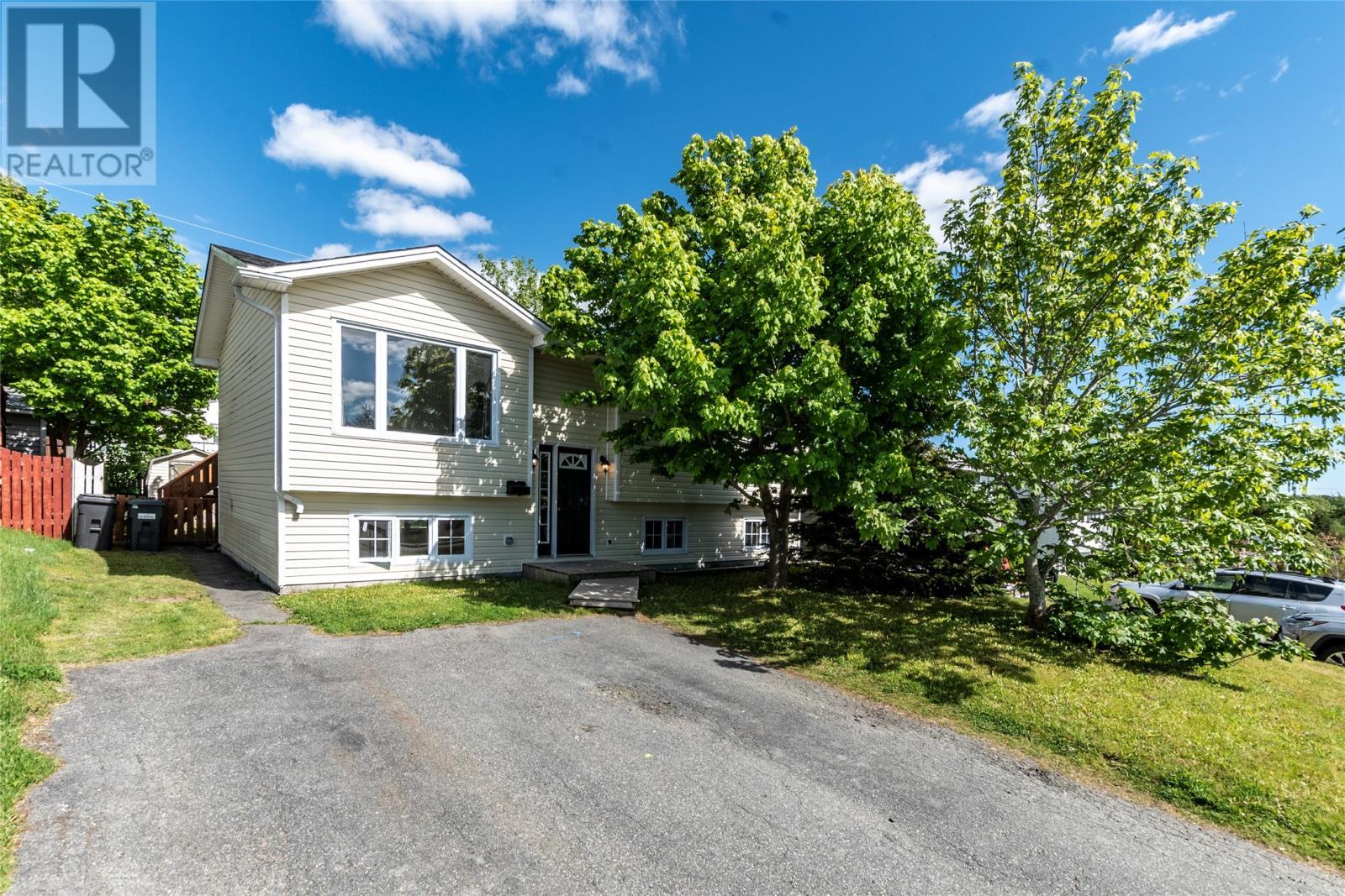 16 Grandy Crescent, Mount Pearl, NL