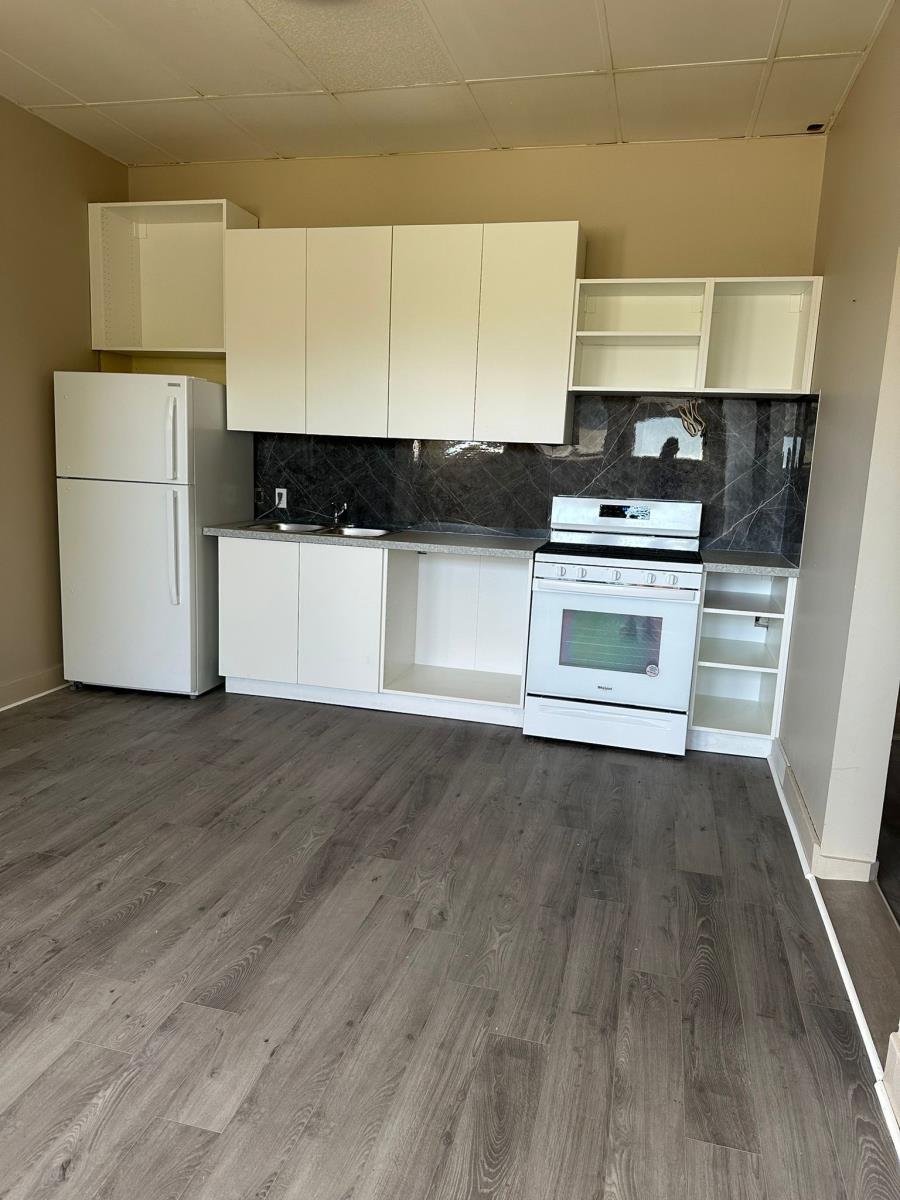 Sedgewick, Alberta - Indoor Photo Showing Kitchen