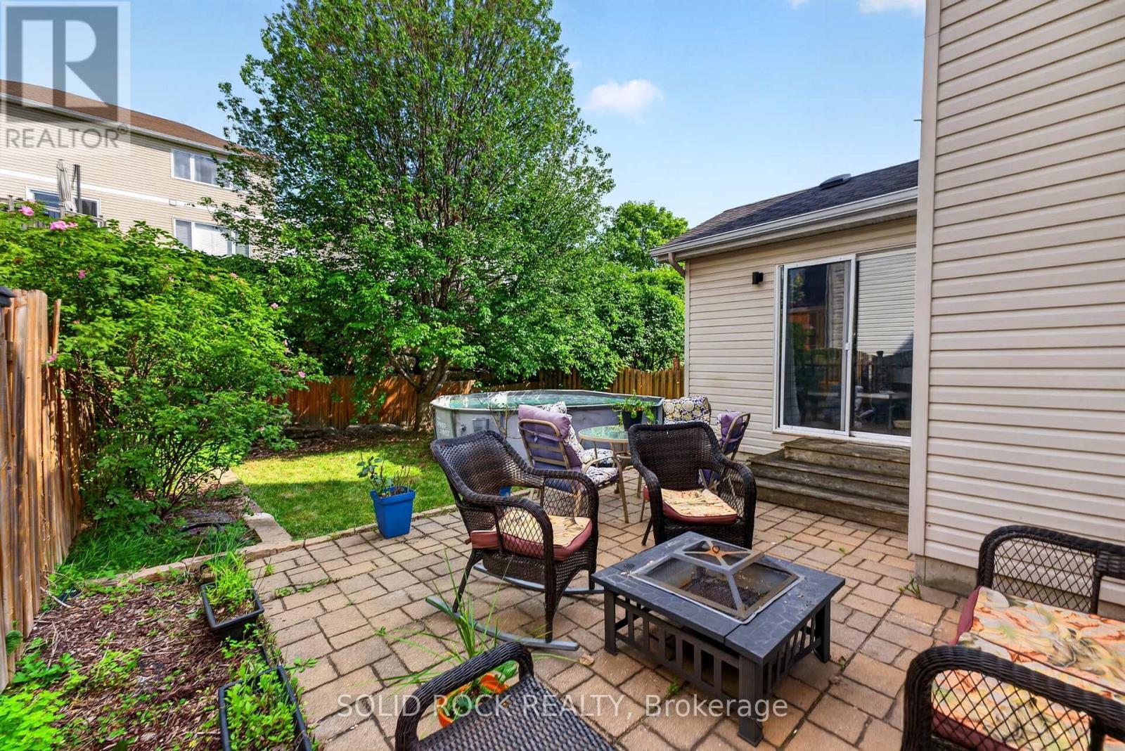 Interlock patio - 191 Yoho Drive, Ottawa, ON