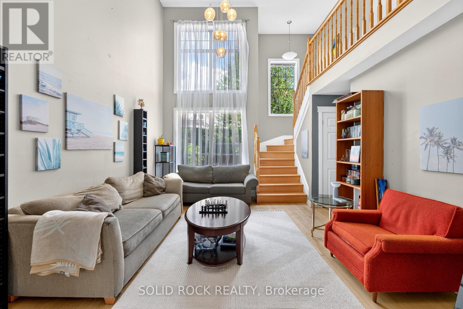 Spacious double window soaring ceiling - 191 Yoho Drive, Ottawa, ON