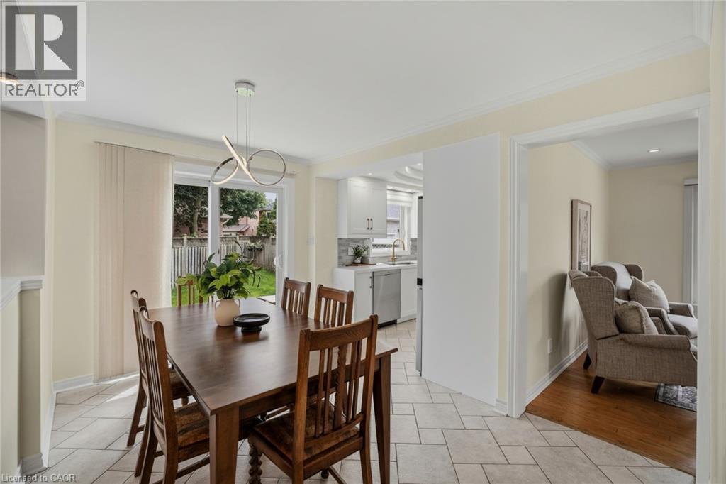 6144 Tenth Line W, Mississauga, ON - Indoor Photo Showing Dining Room