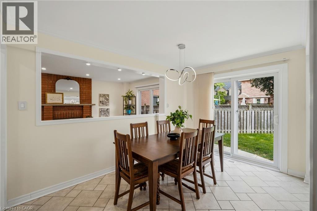 6144 Tenth Line W, Mississauga, ON - Indoor Photo Showing Dining Room