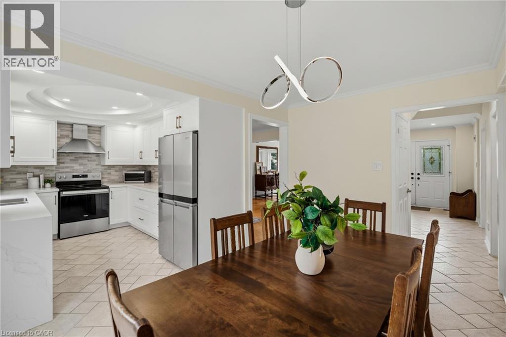 6144 Tenth Line W, Mississauga, ON - Indoor Photo Showing Dining Room