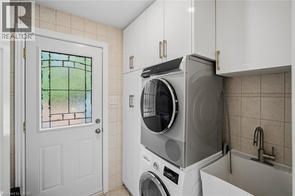 6144 Tenth Line W, Mississauga, ON - Indoor Photo Showing Laundry Room