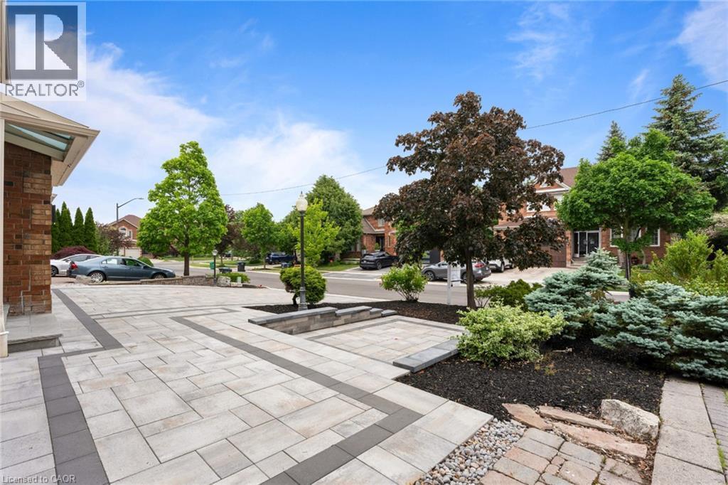6872 Round Leaf Court, Mississauga, ON