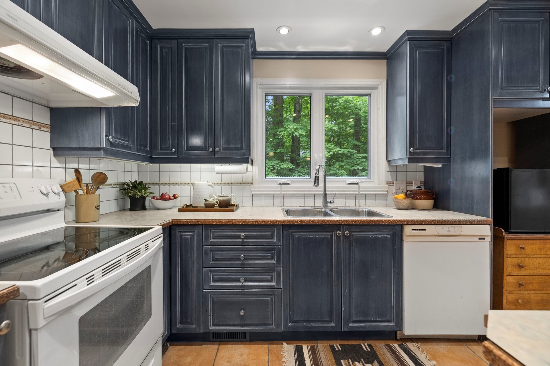 Cuisine - 24 Rue Westwood, Hudson, QC - Indoor Photo Showing Kitchen With Double Sink