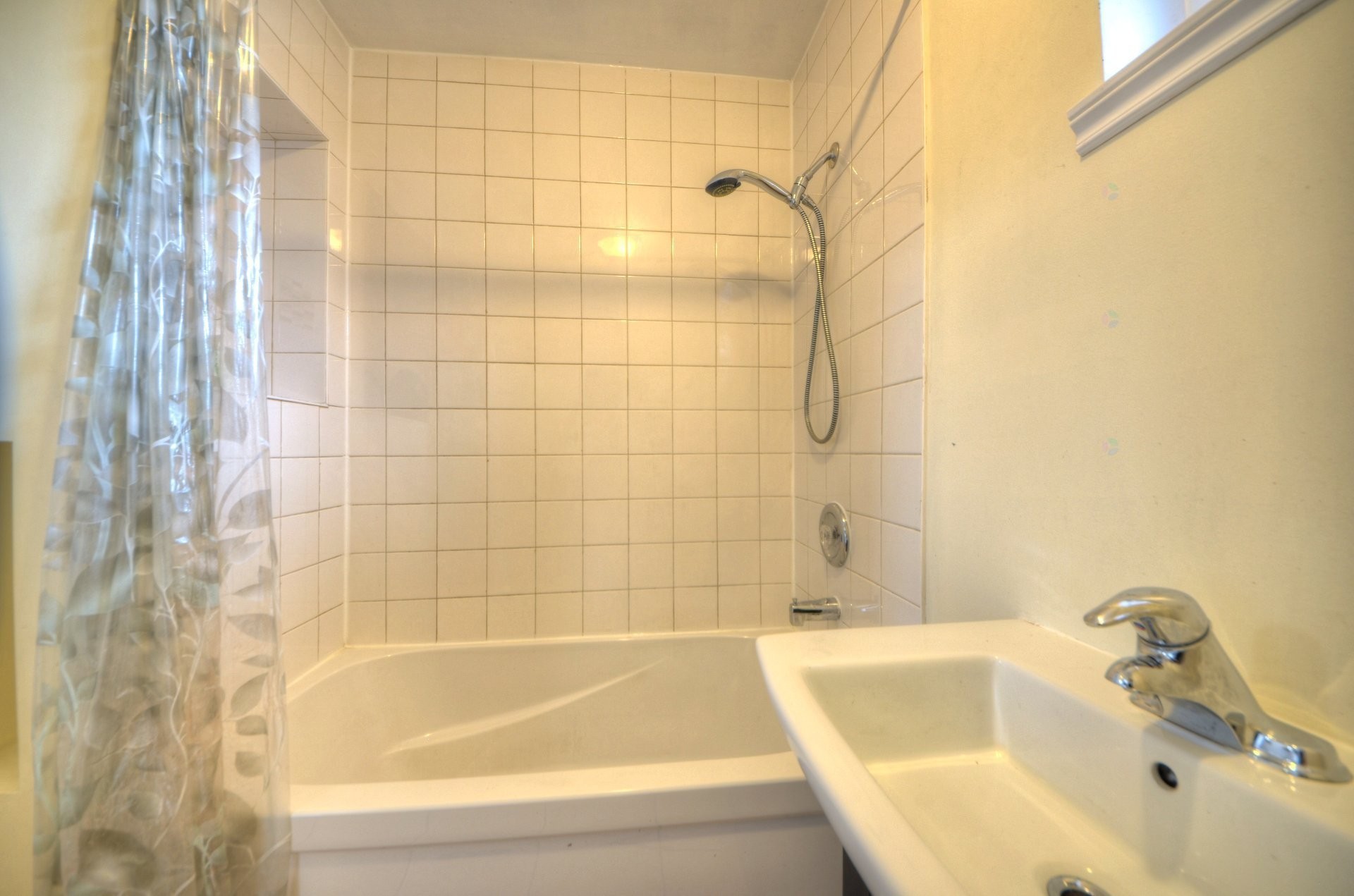 Bathroom - 1458 Rue Atateken, Montréal (Ville-Marie), QC