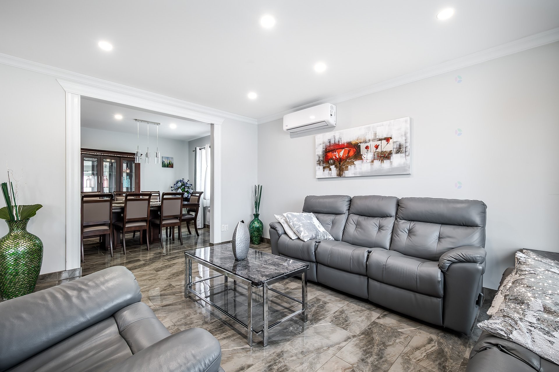 Living Room - 7731 Boul. Perras, Montréal (Rivière-Des-Prairies/Pointe-Aux-Trembles), QC