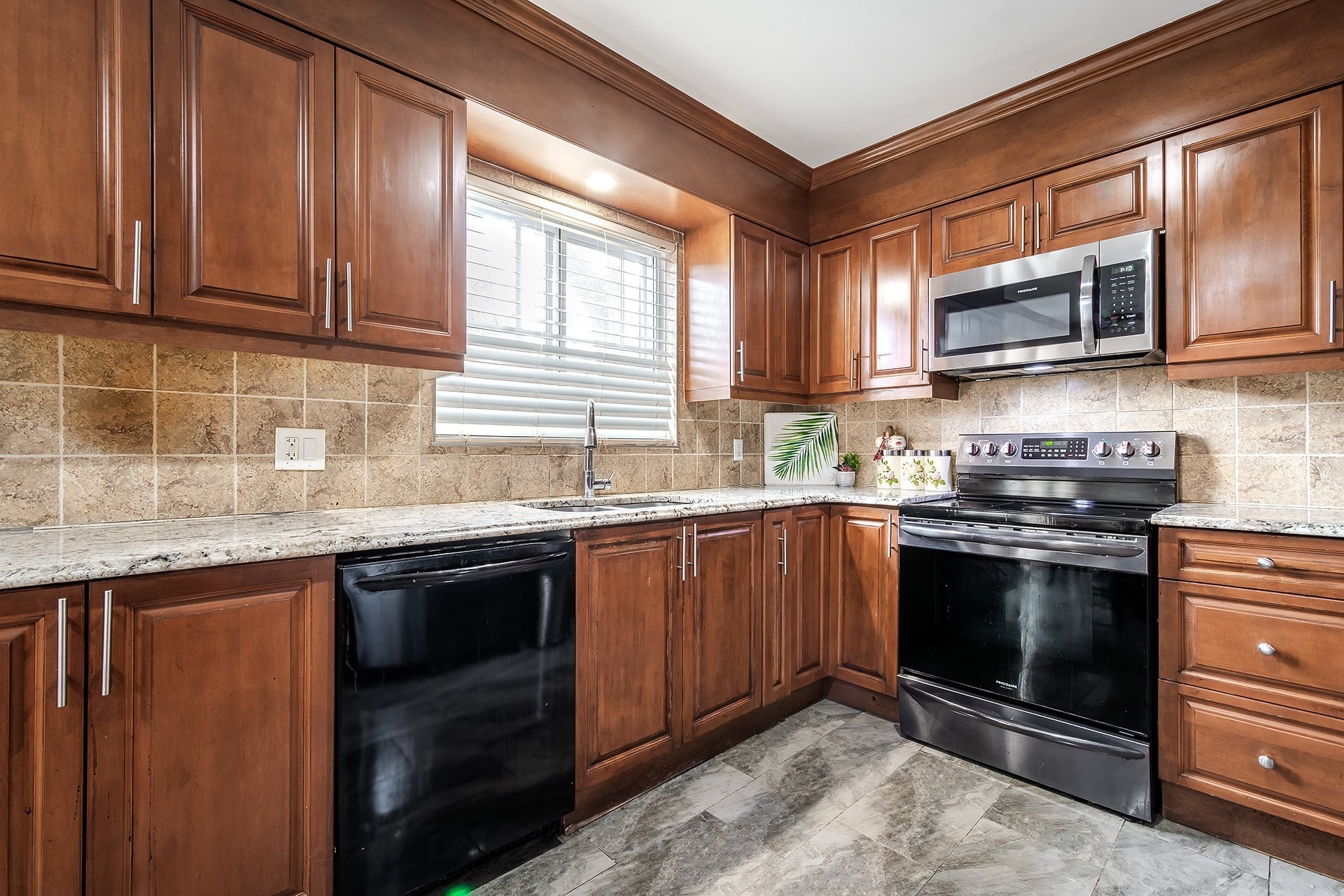 Kitchen - 7731 Boul. Perras, Montréal (Rivière-Des-Prairies/Pointe-Aux-Trembles), QC