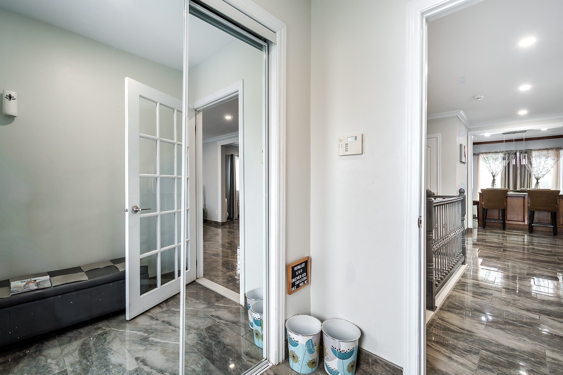 Mud Room - 7731 Boul. Perras, Montréal (Rivière-Des-Prairies/Pointe-Aux-Trembles), QC