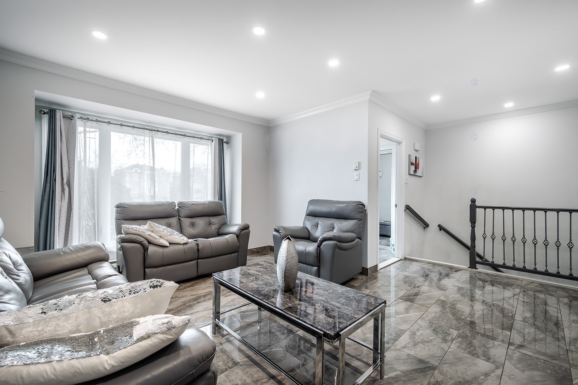Living Room - 7731 Boul. Perras, Montréal (Rivière-Des-Prairies/Pointe-Aux-Trembles), QC